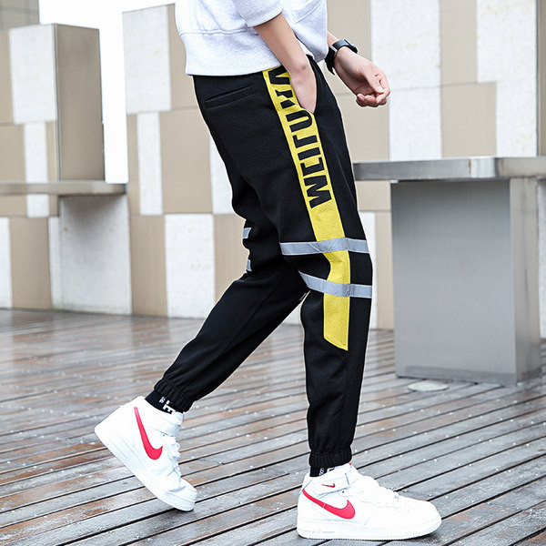 Kahes värvitoonis kirjadega meeste spordipüksid