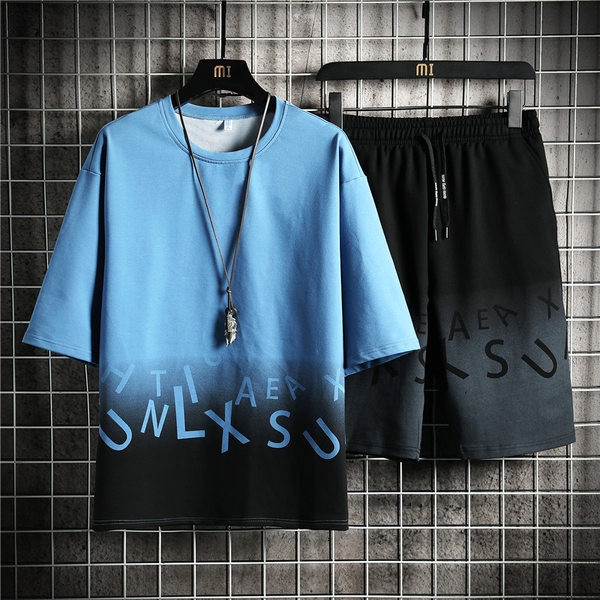 Dienas komplekts no divām daļām ar uzrakstiem