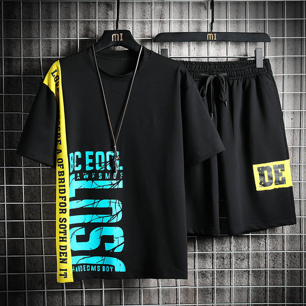 Dienas komplekts no divām daļām ar uzrakstiem