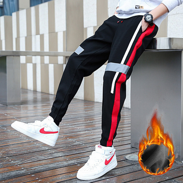 Vīriešu sporta garās bikses melnā krāsā ar apmalīti