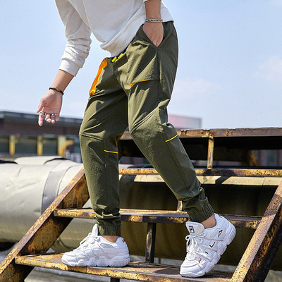 Ανδρικά αθλητικά παντελόνια με μαύρες τσέπες