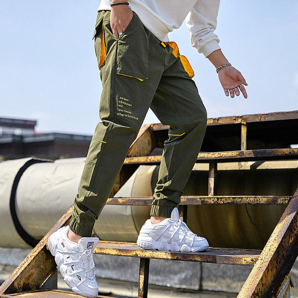 Ανδρικά αθλητικά παντελόνια με μαύρες τσέπες