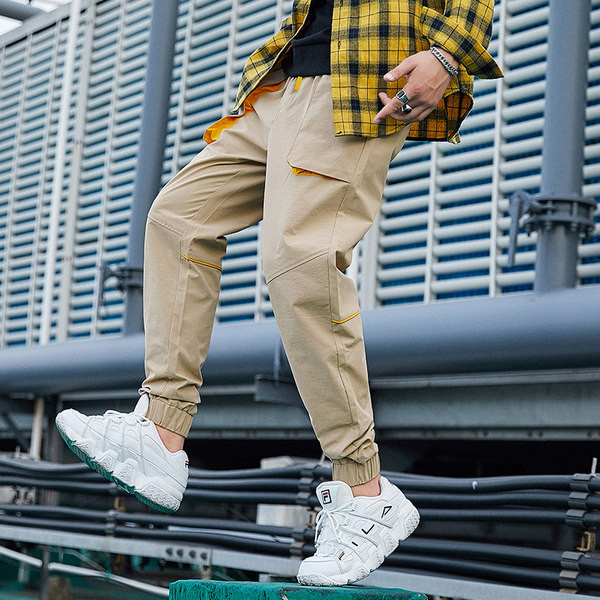 Ανδρικά αθλητικά παντελόνια με μαύρες τσέπες