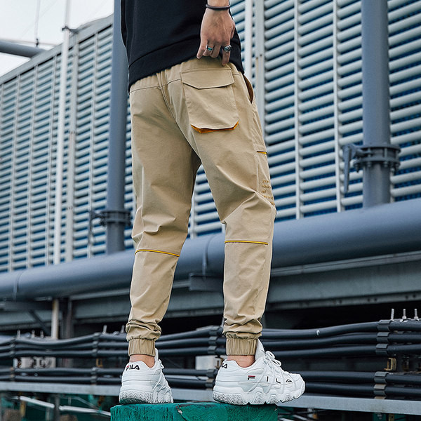 Ανδρικά αθλητικά παντελόνια με μαύρες τσέπες