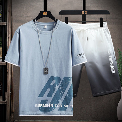 Vabaaja komplekt lühikeste varrukatega T-särgi ja lühikeste pükstega meestele