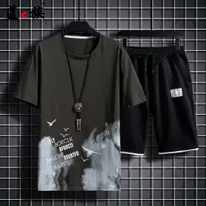 Embleemi ja lühikeste varrukatega kaheosaline meeste spordimeeskond