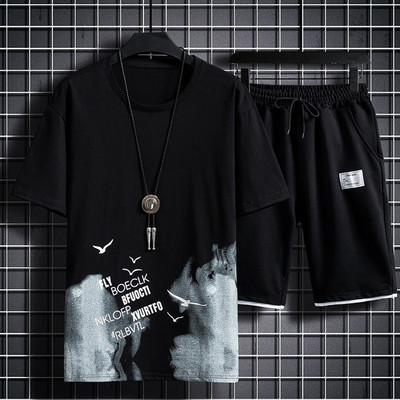 Embleemi ja lühikeste varrukatega kaheosaline meeste spordimeeskond