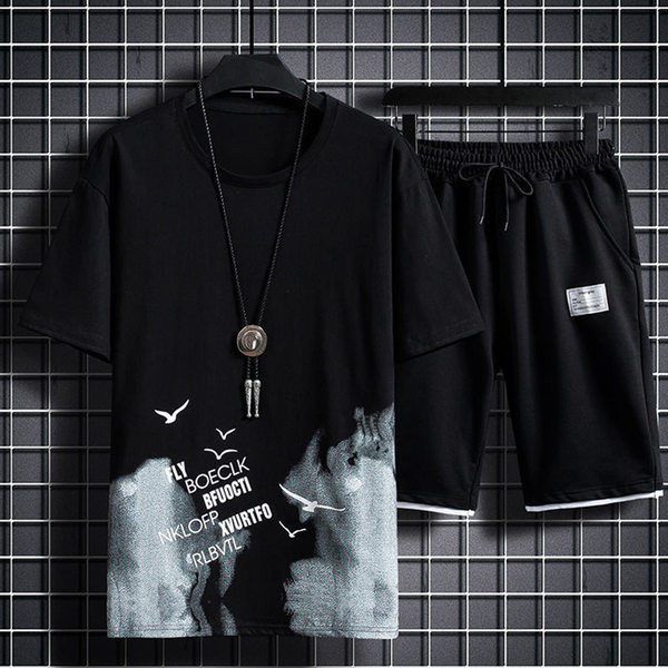 Embleemi ja lühikeste varrukatega kaheosaline meeste spordimeeskond