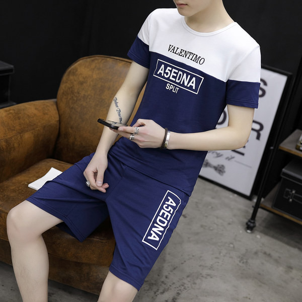 Vīriešu ikdienas komanda ar uzrakstiem un īsām piedurknēm vairākās krāsās