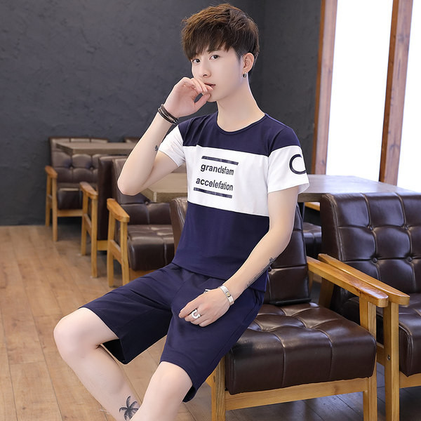 Vīriešu ikdienas komanda ar uzrakstiem un īsām piedurknēm vairākās krāsās