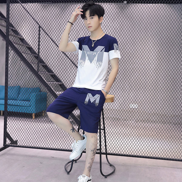 Vīriešu ikdienas komanda ar uzrakstiem un īsām piedurknēm vairākās krāsās