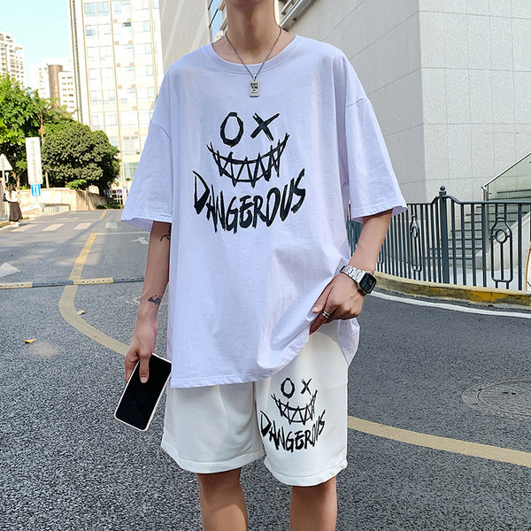 Suvine komplekt meestele - laia lõikega T-särk ja lühikesed püksid