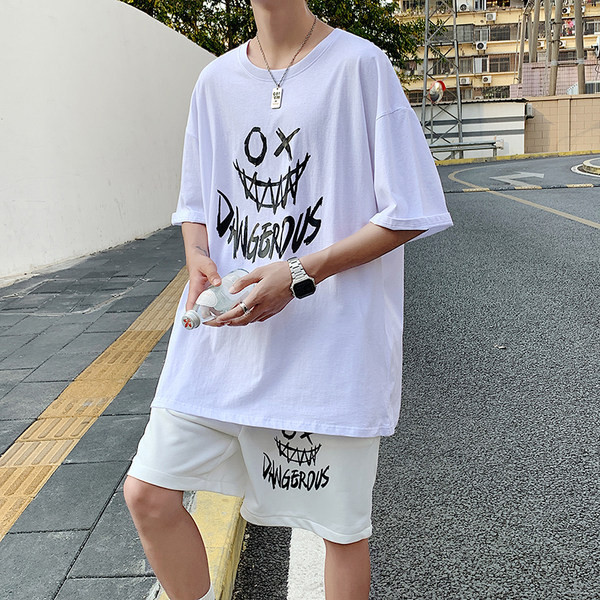 Suvine komplekt meestele - laia lõikega T-särk ja lühikesed püksid