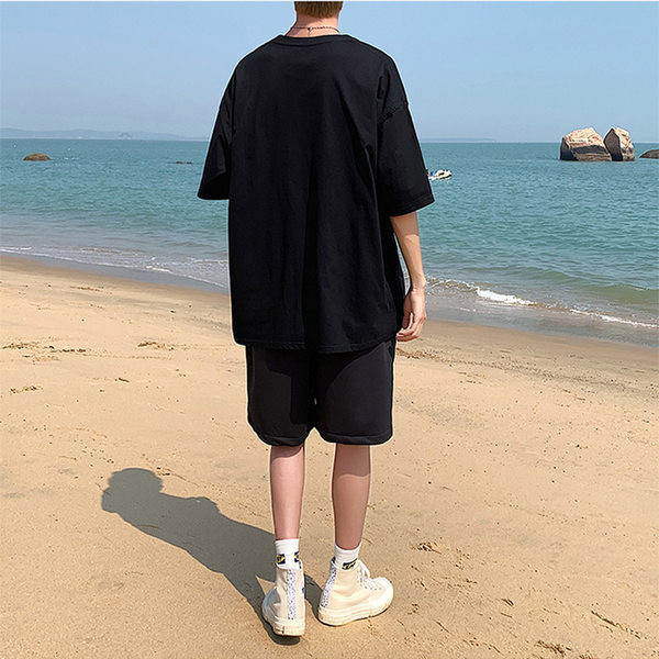 Suvine komplekt meestele - laia lõikega T-särk ja lühikesed püksid