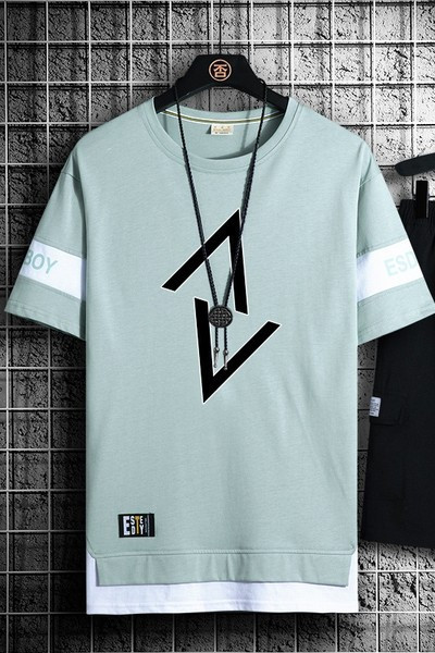 Vīriešu sporta komanda divās daļās ar īsām piedurknēm un uzrakstu