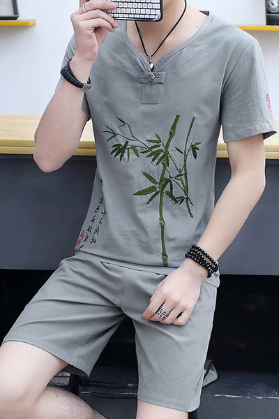 Ανδρικά σετ με κέντημα και  ντεκολτέ