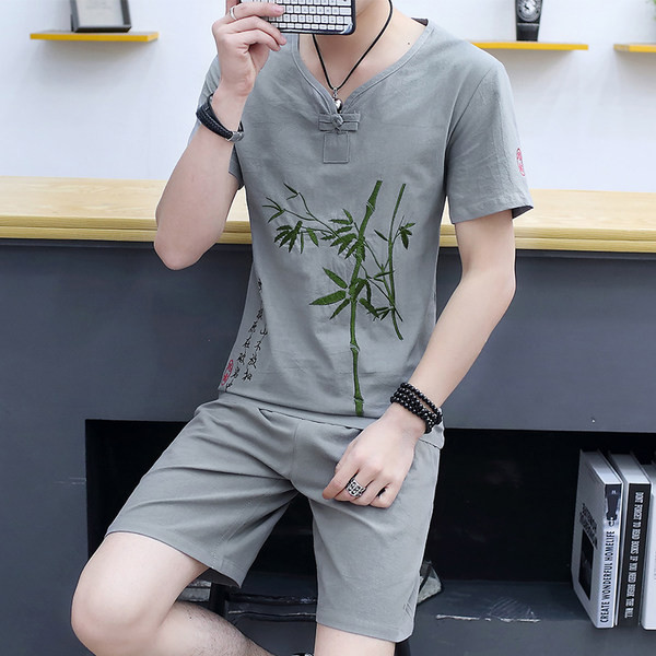 Ανδρικά σετ με κέντημα και  ντεκολτέ