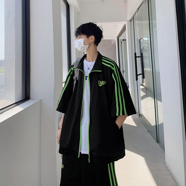 Kaheosaline spordikomplekt meestele - top ja lühikesed püksid