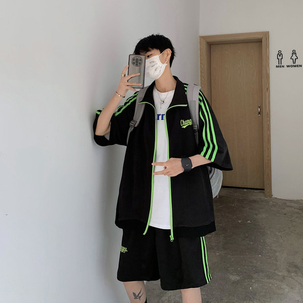 Kaheosaline spordikomplekt meestele - top ja lühikesed püksid