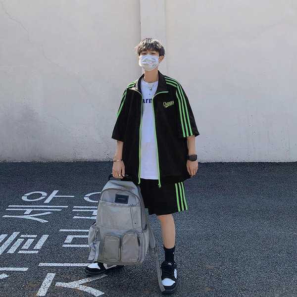 Kaheosaline spordikomplekt meestele - top ja lühikesed püksid