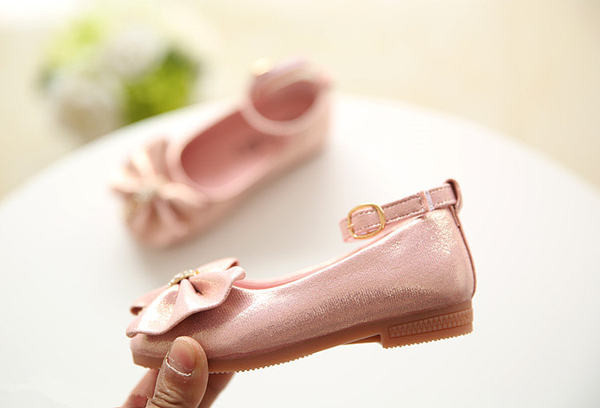 Paeldekooriga ja lameda tallaga vabaaja lastejalatsid