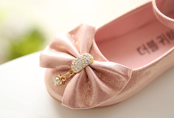 Paeldekooriga ja lameda tallaga vabaaja lastejalatsid