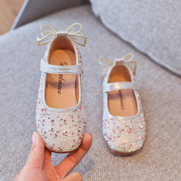 Takjapaelte ja paeltega lastejalatsid