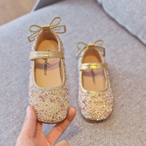 Takjapaelte ja paeltega lastejalatsid