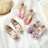 Moodsad takjakinnituse ja paelaga lastejalatsid