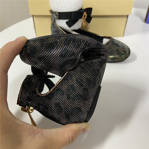 Dječje zatvorene cipele s metalnim elementom i kopčanjem na zip