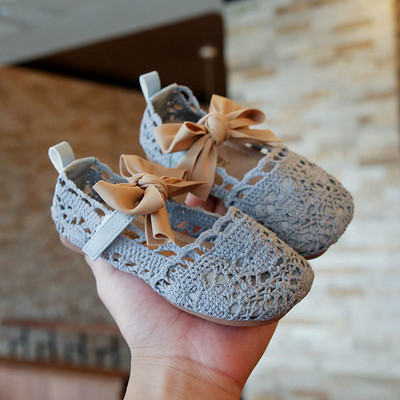 Vabaaja laste hingavad jalanõud mitmes värvitoonis paelaga