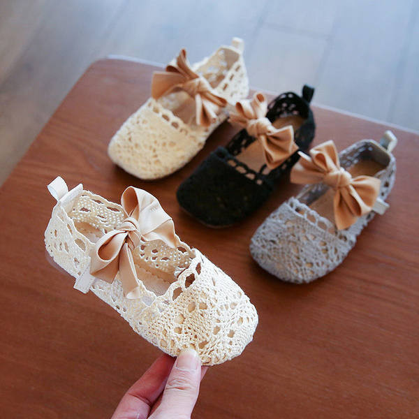 Vabaaja laste hingavad jalanõud mitmes värvitoonis paelaga