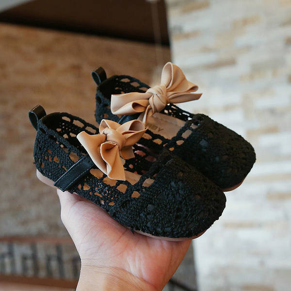 Vabaaja laste hingavad jalanõud mitmes värvitoonis paelaga