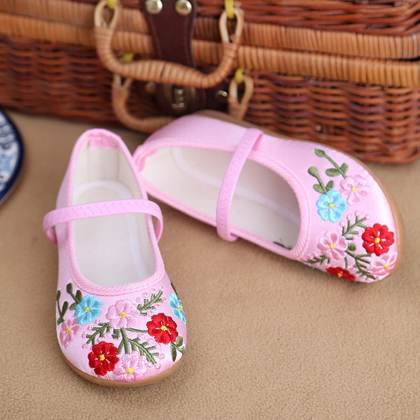 Παιδικά κλειστά παπούτσια με κέντημα