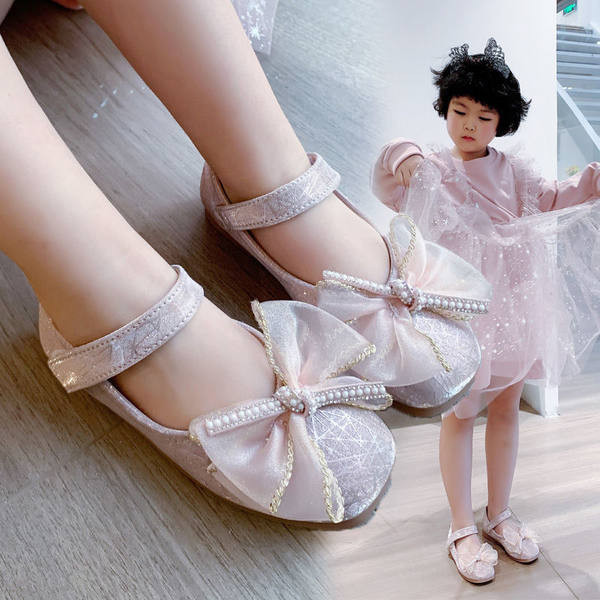 Mūsdienīgi bērnu apavi ar lentītēm un pērlēm meitenēm