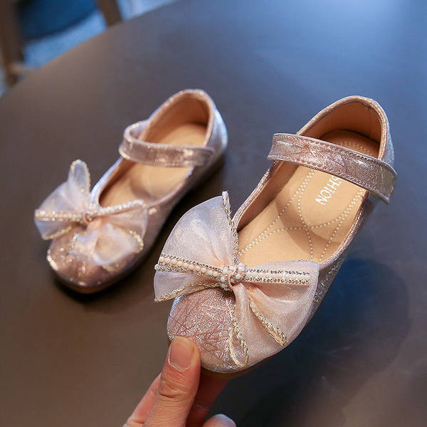 Mūsdienīgi bērnu apavi ar lentītēm un pērlēm meitenēm
