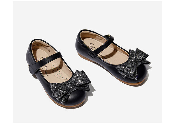 Modernas noapaļotas kurpes no eko ādas ar lentīti