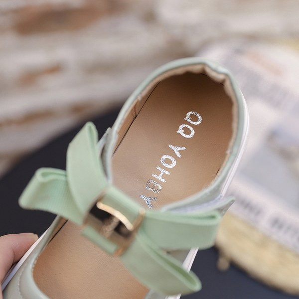 Ādas bērnu apavi ar lenti meitenēm