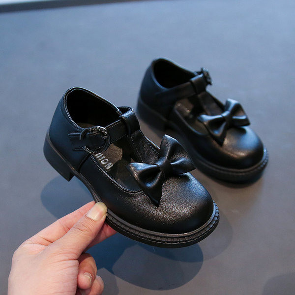 Bērnu apavi no eko ādas ar lenti un sprādzi