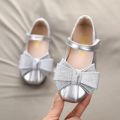 Kaasaegsed lastejalatsid tüüpi paelaga sussid