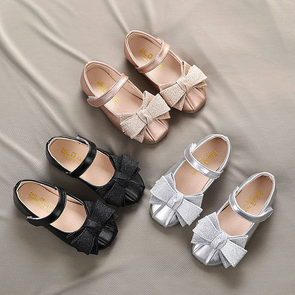 Kaasaegsed lastejalatsid tüüpi paelaga sussid