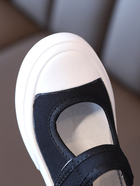 Jauns bērnu ikdienas apavu modelis ar velcro aizdari un plakanu zoli