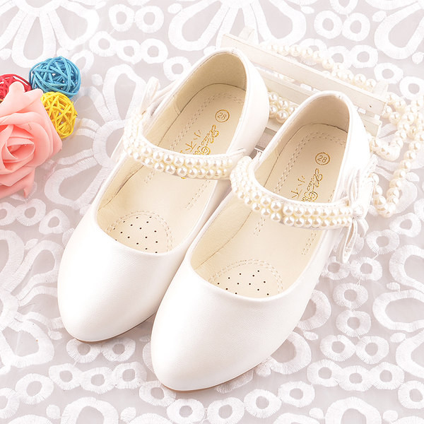 Laste teravatipulised pärlite ja paelaga kingad