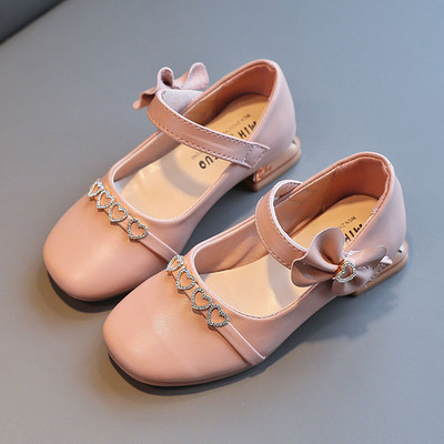 Moodsad laste nahast paelaga kingad