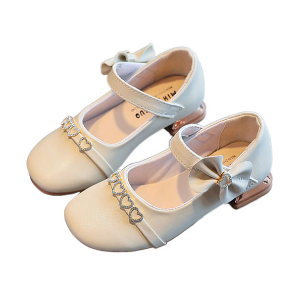 Moodsad laste nahast paelaga kingad