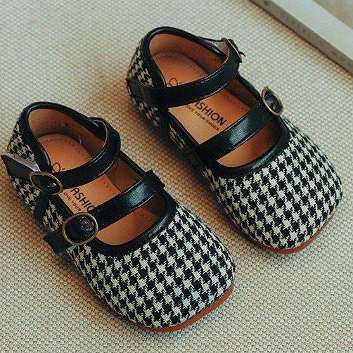 Bērnu noapaļoti apavi ar ādas lencēm un sprādzi