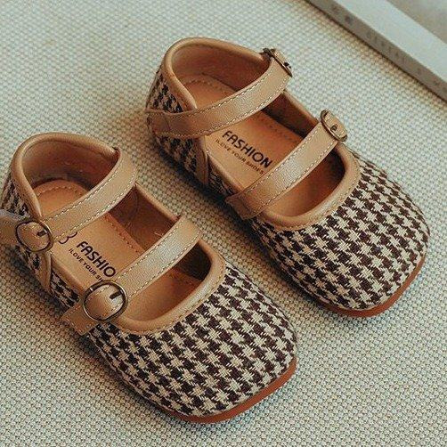 Bērnu noapaļoti apavi ar ādas lencēm un sprādzi