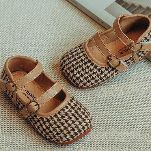 Bērnu noapaļoti apavi ar ādas lencēm un sprādzi