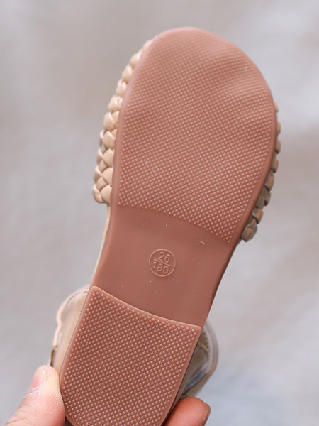 Uus mudel ökonahast takjakinnitusega lastejalatsid