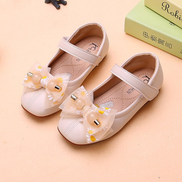 Ležerne dječje cipele s naljepnicama i ukrasom od vrpce